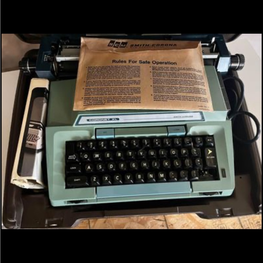 Smith Corona Coronet XL Blue Typewriter